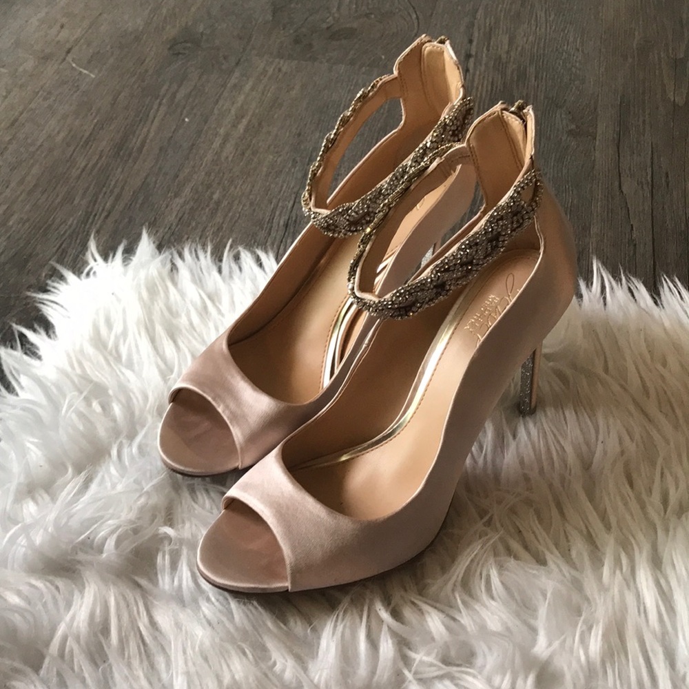 Jewel by Badgley Mischka size 8 heels